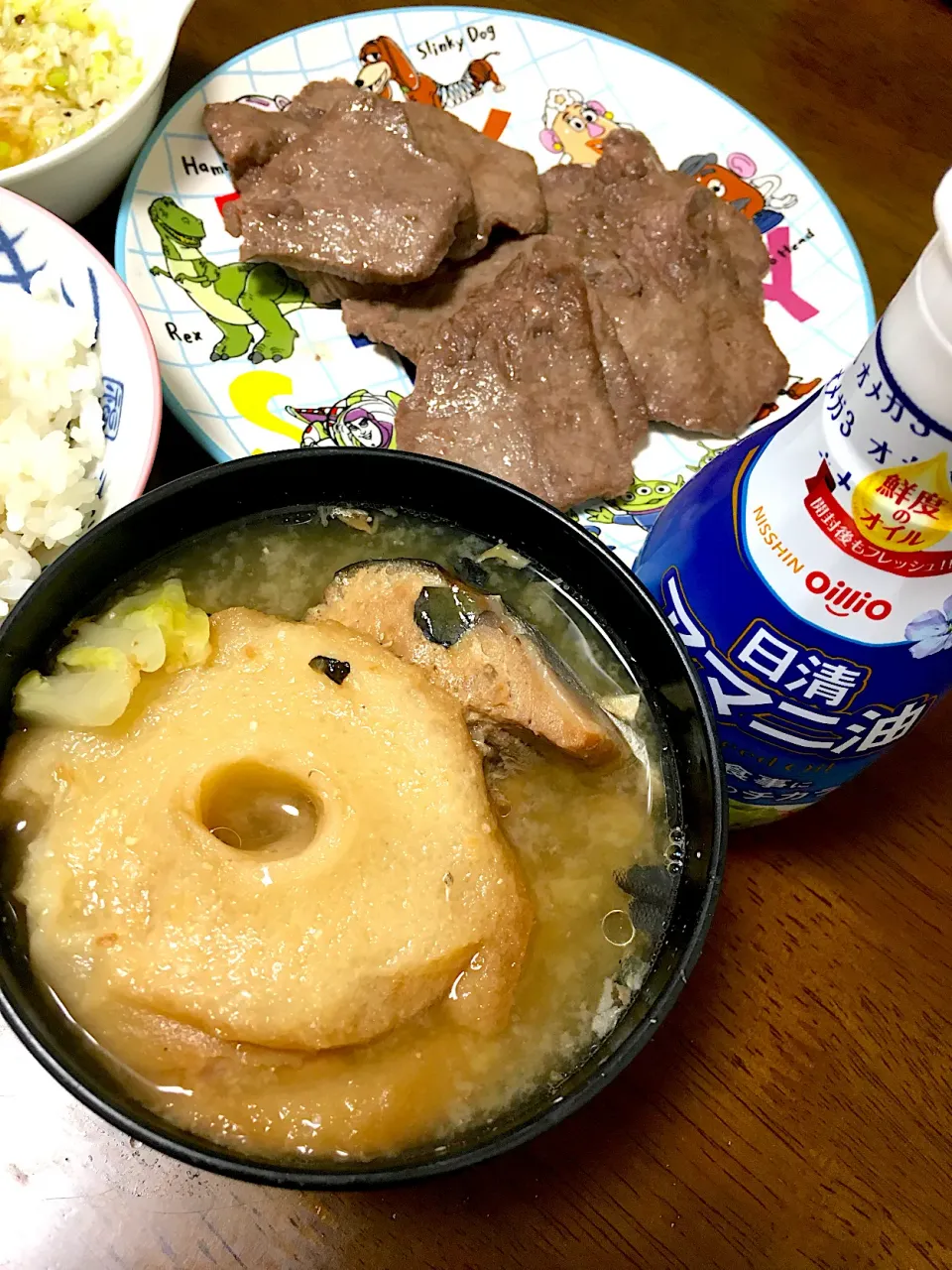 サバの味噌煮缶で作るお味噌汁にアマニオイルをプラスして|こむぎさん