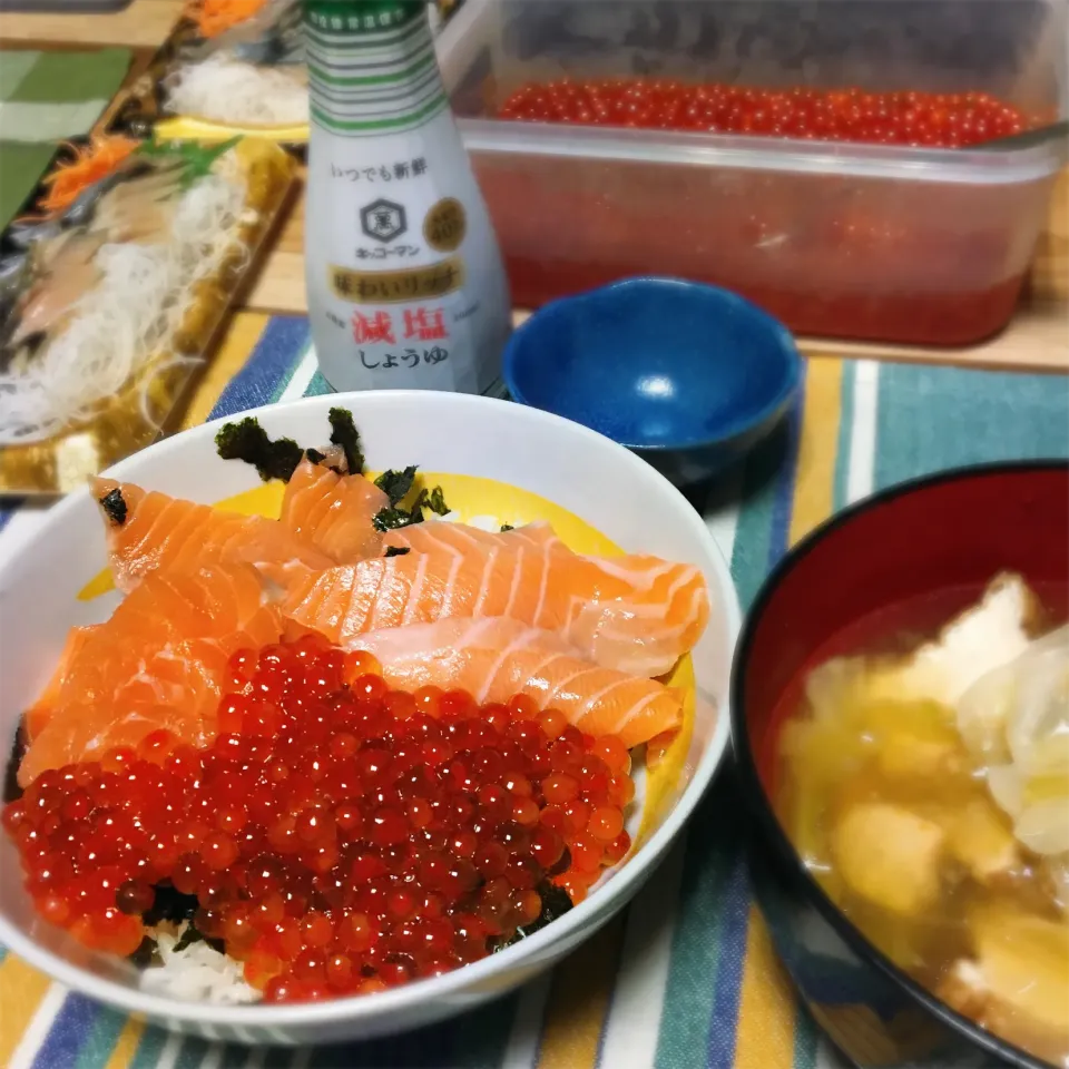 シャケ親子丼 具沢山のお味噌汁|renharuruさん