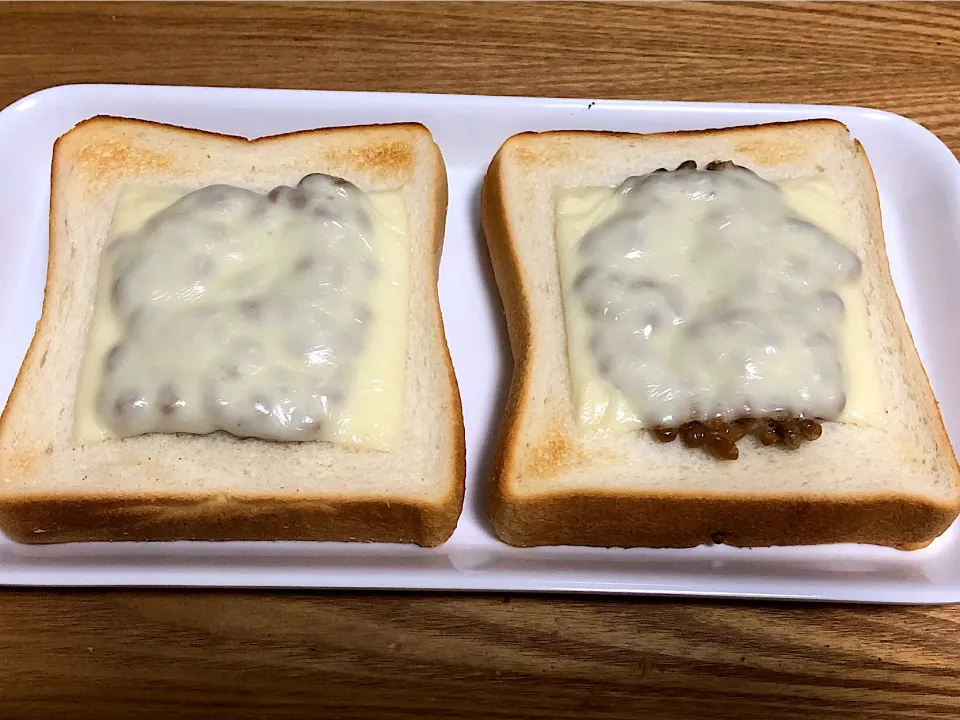 今日のおやつ ☆納豆チーズトースト|まぁたんさん