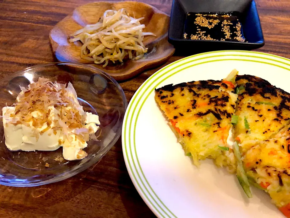 Snapdishの料理写真:じゃがいものチヂミ❁もやしナムル❁枝豆豆腐|なんぷぅさん