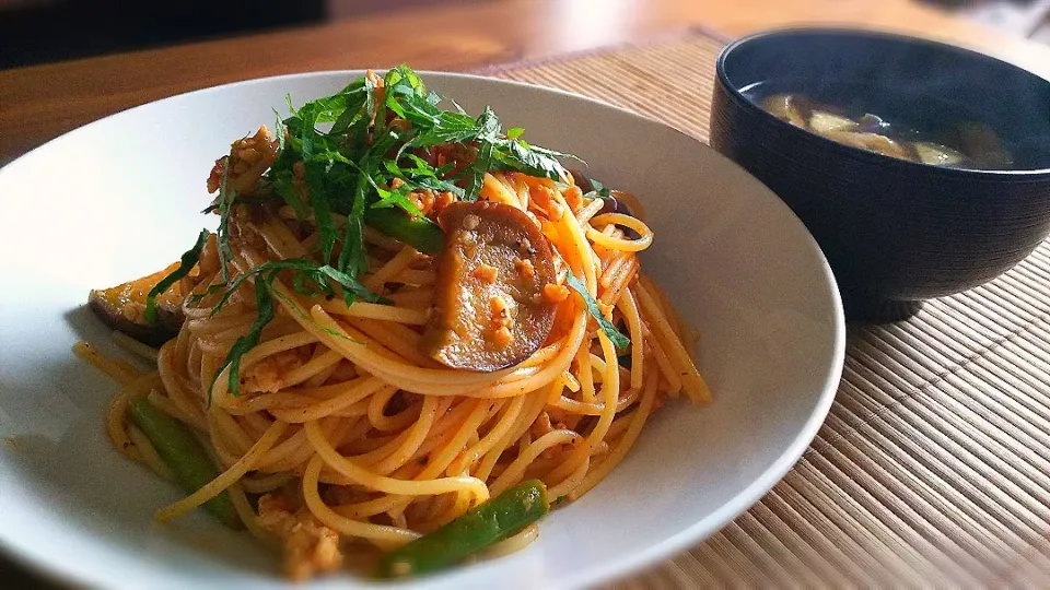 鶏ひき肉と茄子のﾊﾟｽﾀ～🍝
の昼ごはん✨|kaz(*･ω･)さん