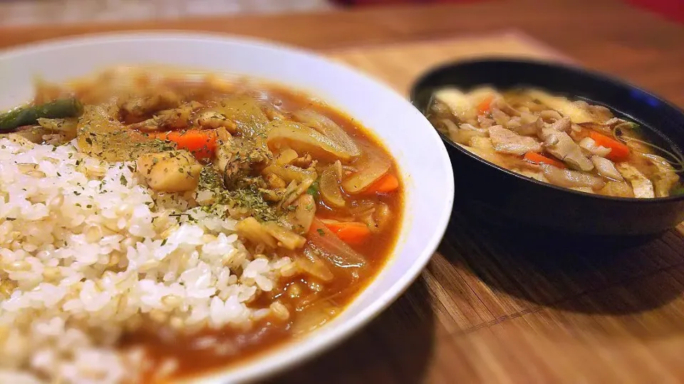 トマトカレー&豚汁～
の晩ごはん✨|kaz(*･ω･)さん