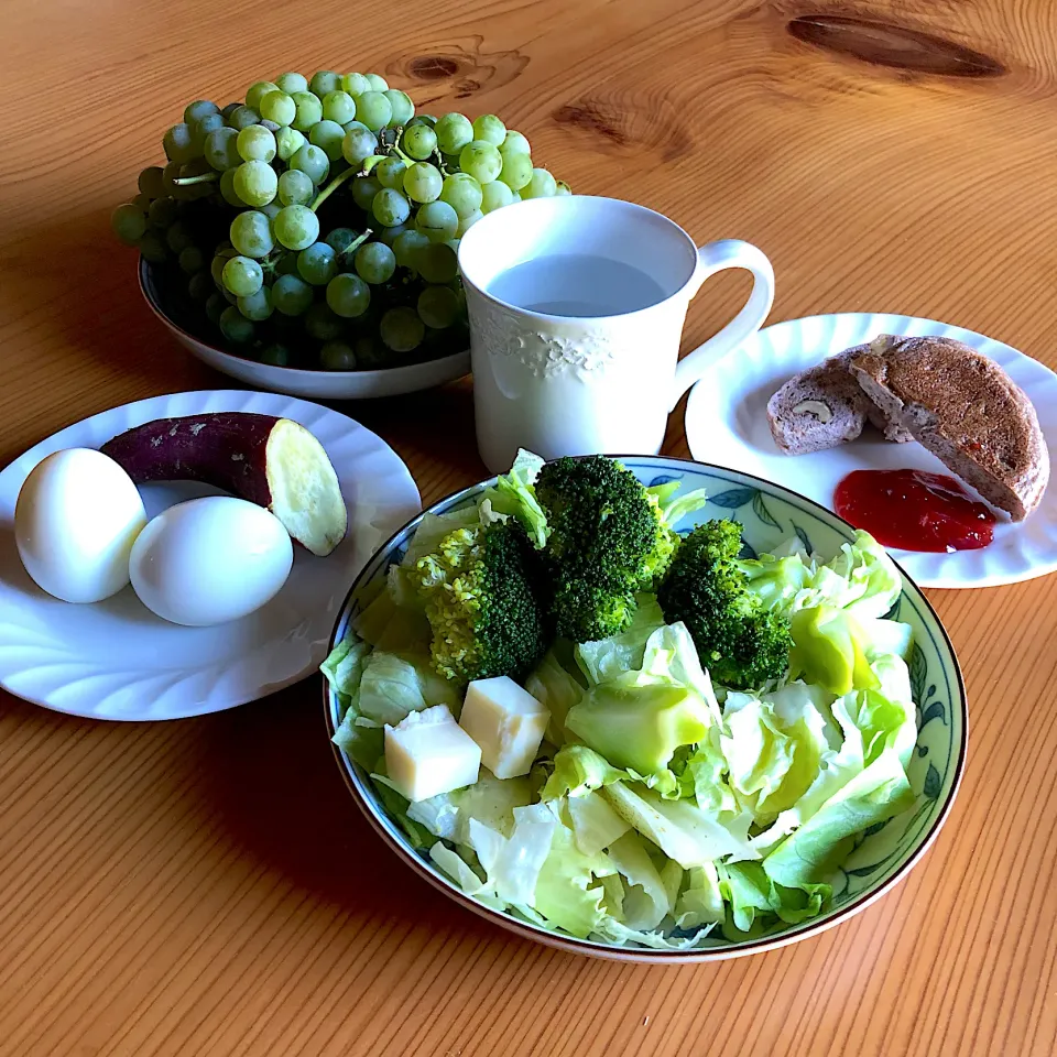 Snapdishの料理写真:手抜き朝ご飯|NAOMI.Nさん