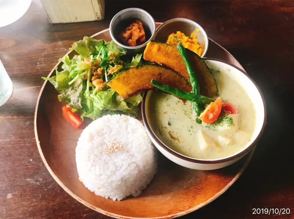 AO cafe  タイ風グリーンカレープレート|コージ💫さん