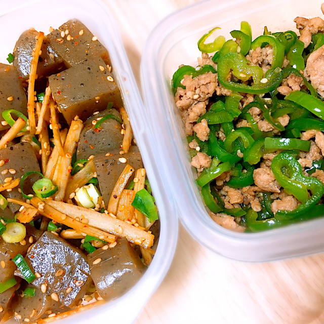 豚ひき肉とピーマンのオイスター炒め こんにゃくとごぼうのピリ辛炒め 作り置きおかず Momo Snapdish スナップディッシュ Id H5v48a