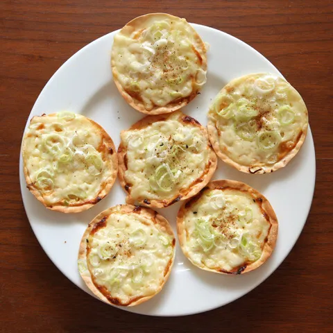 餃子の皮でネギピザ　　　　　　　　　　Leek pizza with dumpling skin|マユマユさん