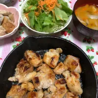 Snapdishの料理写真:鶏肉の塩麹漬け🐔筑前煮・野菜サラダ🥗野菜いっぱい味噌汁🥢|akiさん