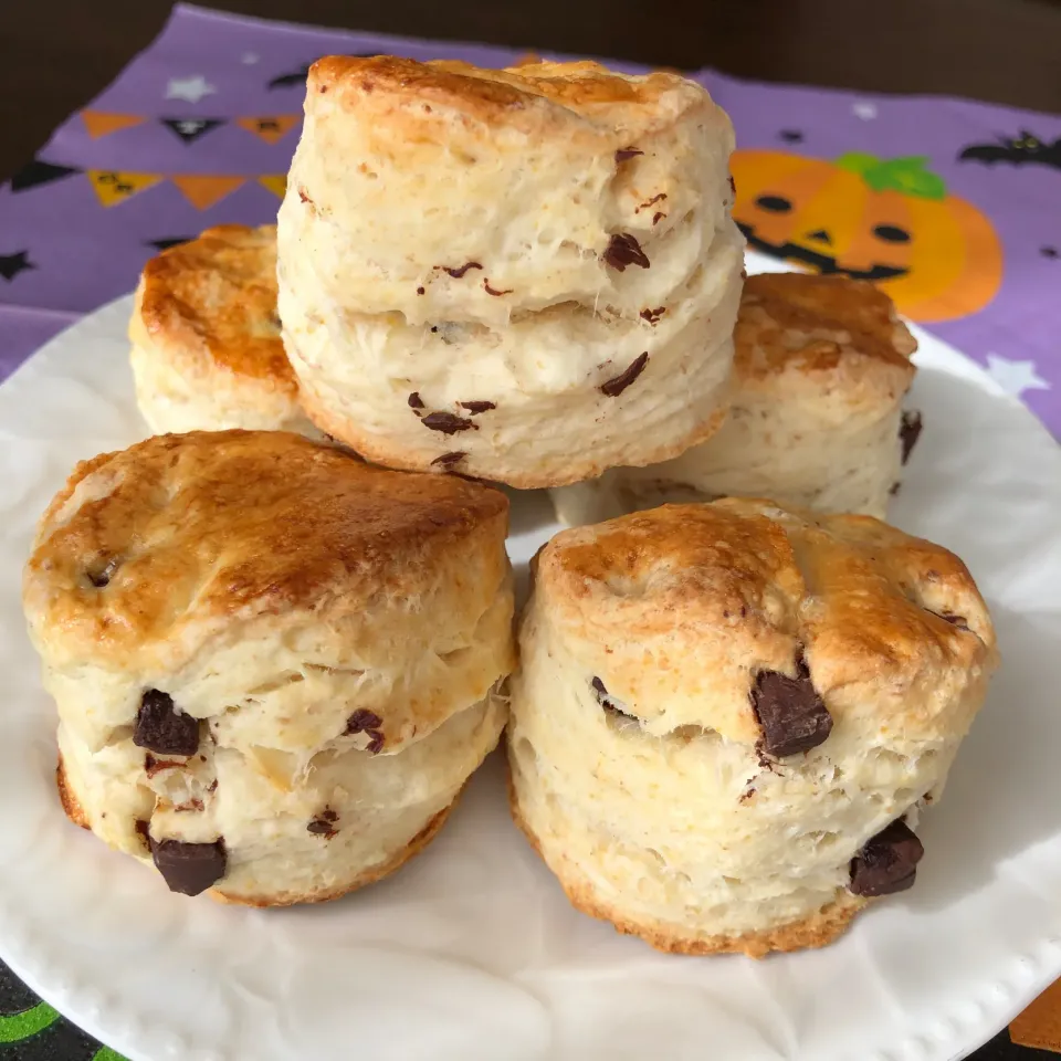 Snapdishの料理写真:チョコチャンクスコーン|すと☺︎*☻さん