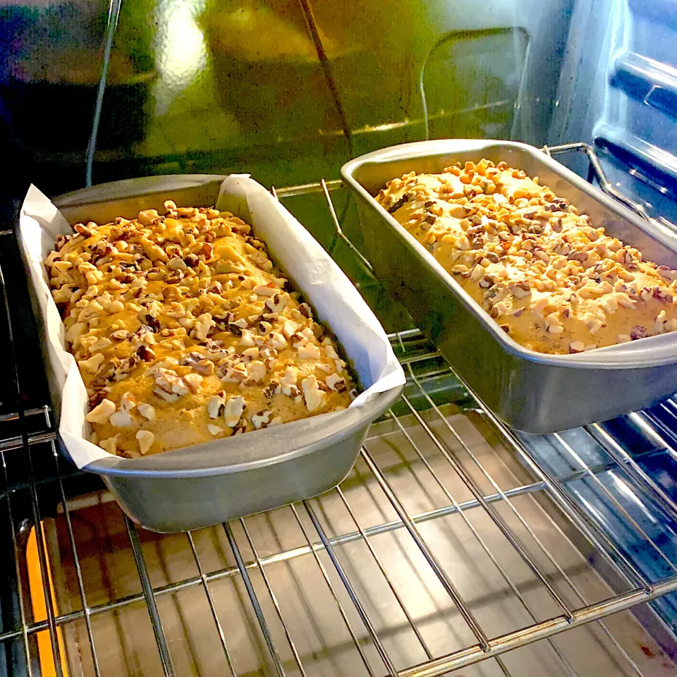 Baking...pumpkin walnut bread🎃🌰🍞|🌺IAnneさん