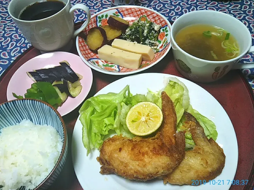 Snapdishの料理写真:よねばーばの朝ごはん
手羽先唐揚げ
(生姜、にんにく、昆布つゆのたれに漬け込む)
とろろ昆布の味噌汁
茄子とピーマンの糠漬け|yoneばーばさん