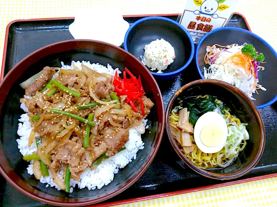 Snapdishの料理写真:牛カルビ丼＆半ラーメンセット|nyama1さん