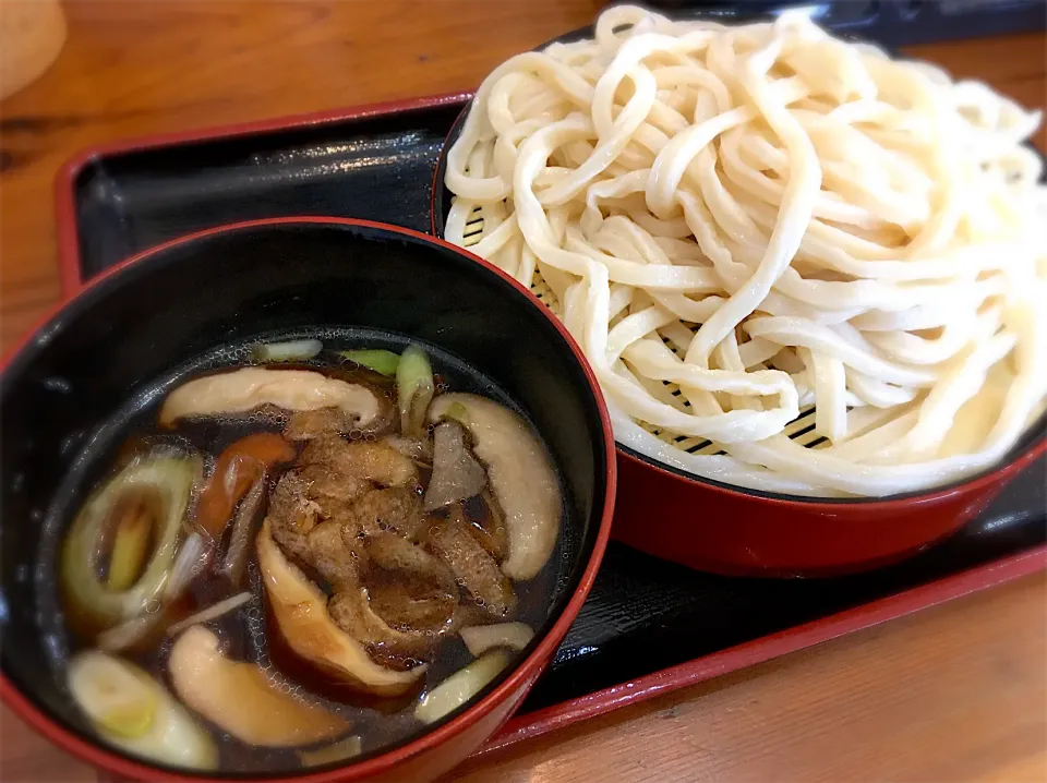 きのこ汁うどん(大)  武蔵野うどんはこのパターンが多いです。肉汁、きのこ汁、ナス汁が定番ですね(^o^)/|リフルシャッフルさん