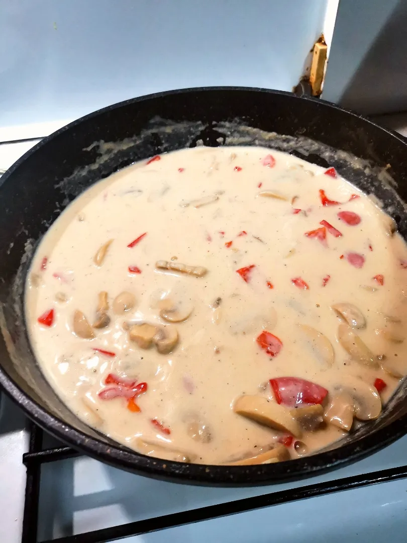 Mushroom Carbonara Sauce for dinner.|Ainaaさん