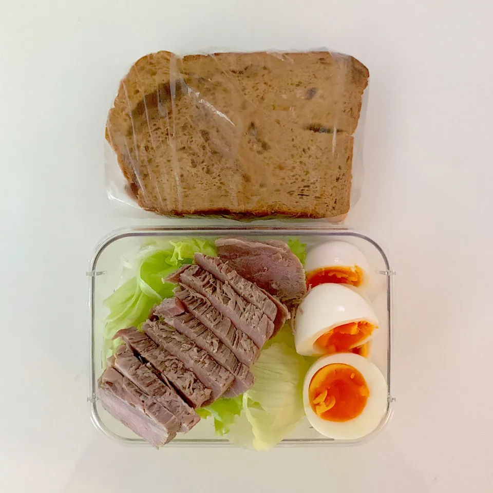 Snapdishの料理写真:いちじくブラン食パン、塩豚、レタス、茹で卵|しーさん