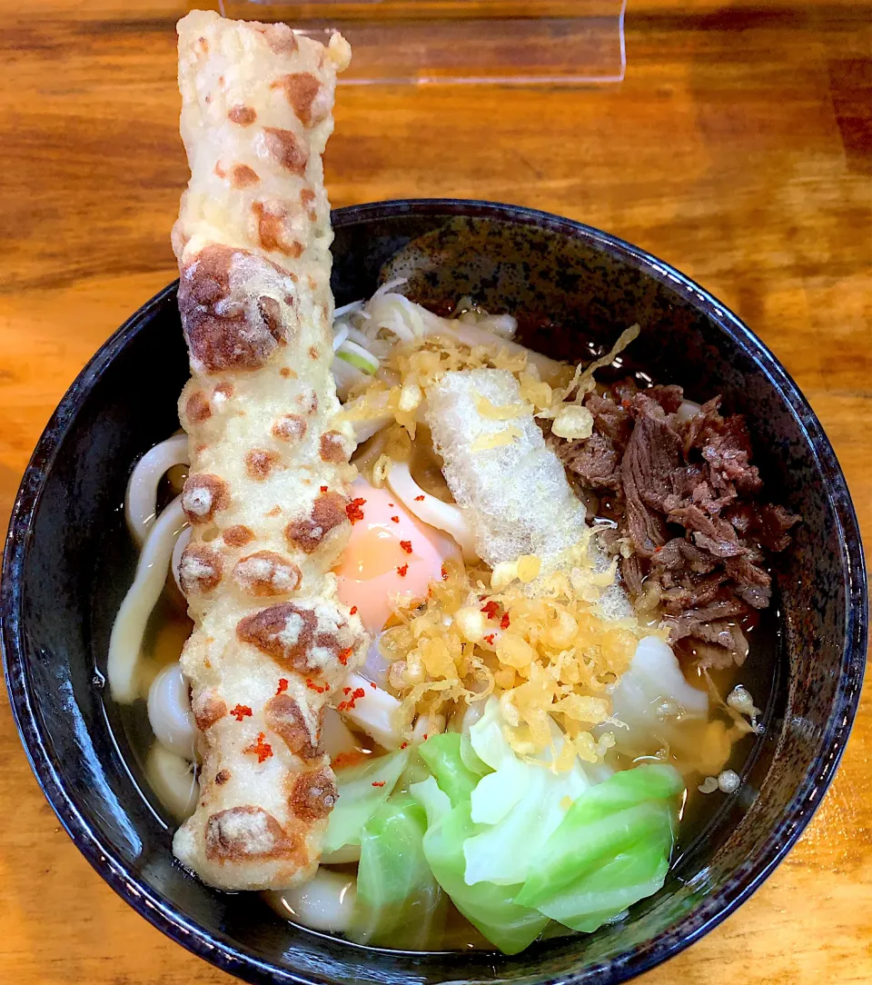 Snapdishの料理写真:吉田のうどん　　ちくわ、生卵、肉|るみおんさん