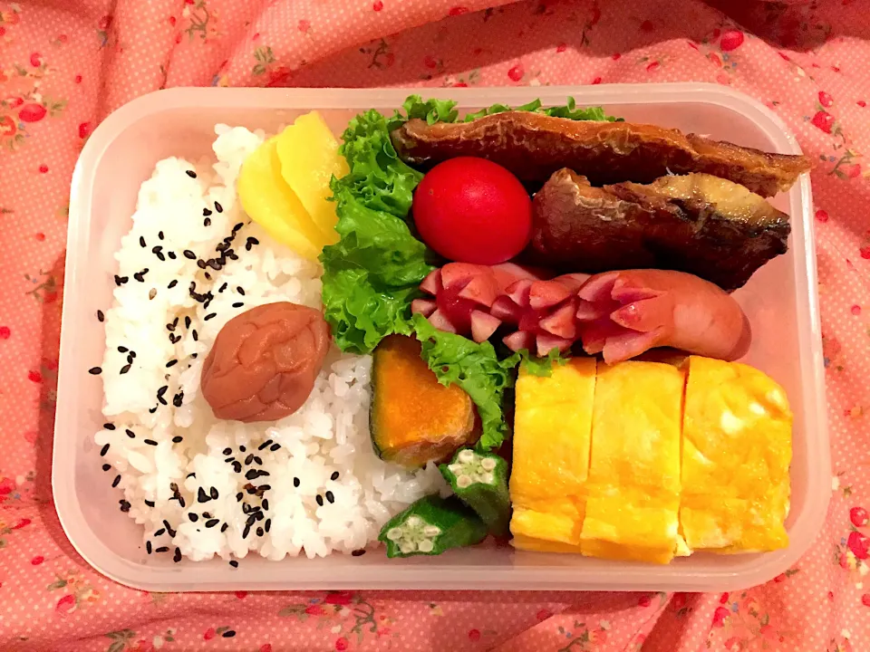 2019年10月22日  旦那さんのお弁当🍱👨‍✈️👷🏻‍♂️👨‍🔧🚊✌️❤️💪🏼💞|Kodomo Cookingさん