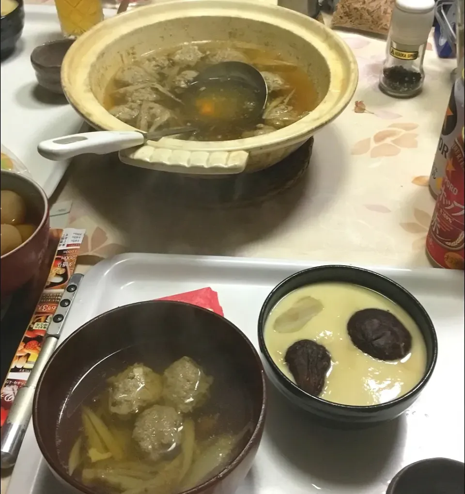 Snapdishの料理写真:10/14(月) 夕食 つみれとゴボウの鍋。茶碗蒸し。|へいちゃんさん