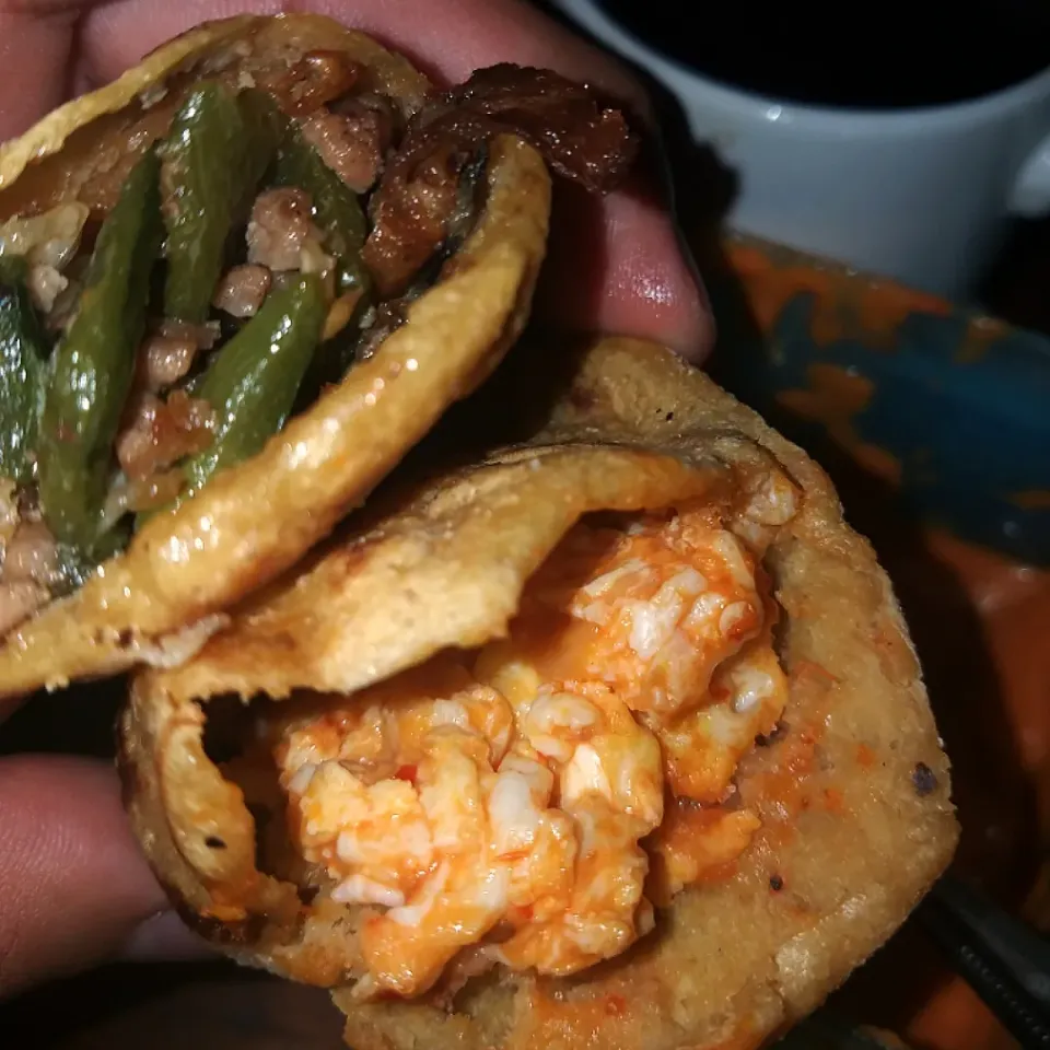 Gorditas rellenas de...
*chile relleno
*huevito en salsa roja|Javier Rdz.さん