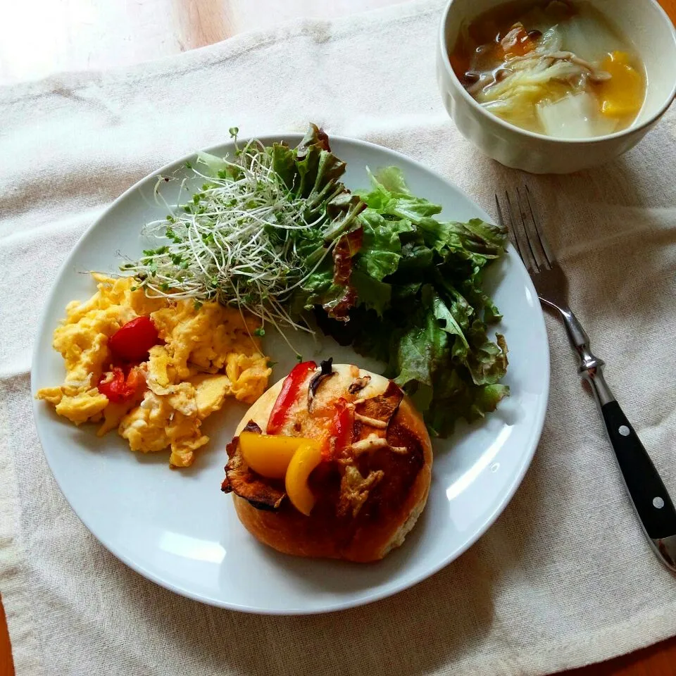 野菜のフォカッチャで朝ごはん|えるえるさん