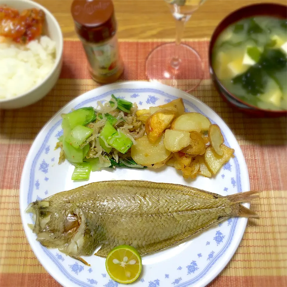 2019/10/21 カレイ一夜干、じゃがいも天ぷら、もやしとチンゲン菜アヒージョ炒め|kykyさん