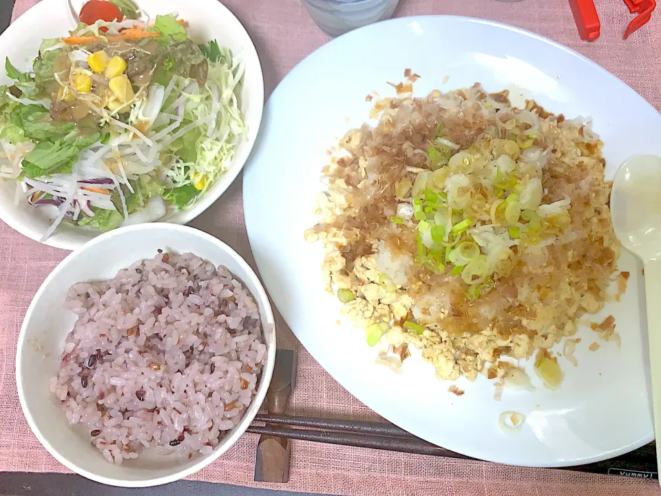 かみなり豆腐　15品目の野菜サラダ　雑穀ごはん|yumyum😋さん