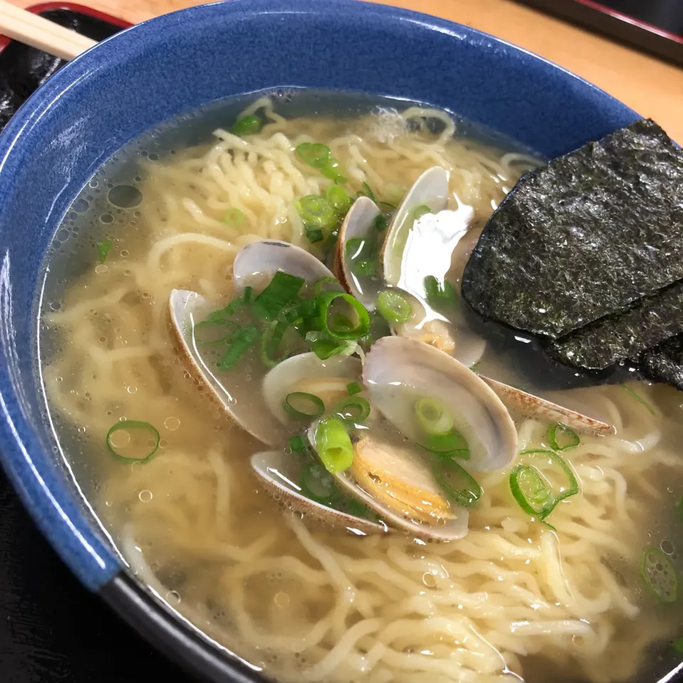 Snapdishの料理写真:伯方島のあさりの塩バターラーメン|Hiro Yanさん