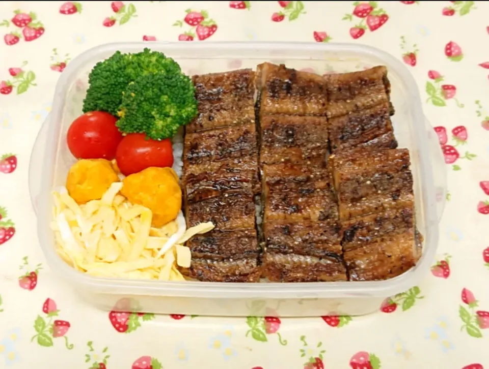 うなぎ弁当❤️|みちゅあしさん