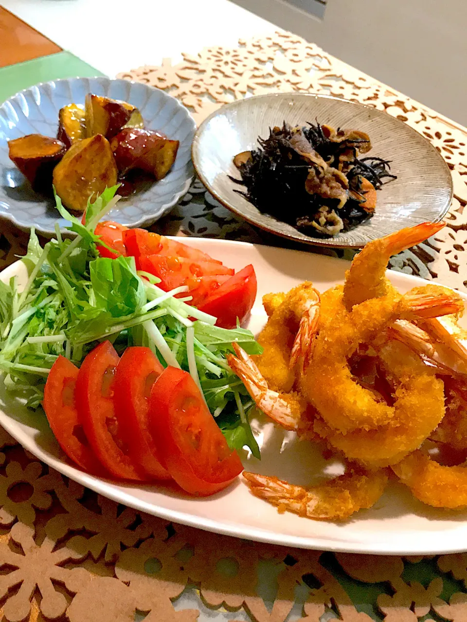 エビフライ🍤とヒジキの煮物　畑で収穫したさつまいも🍠で大学いも|mariamさん