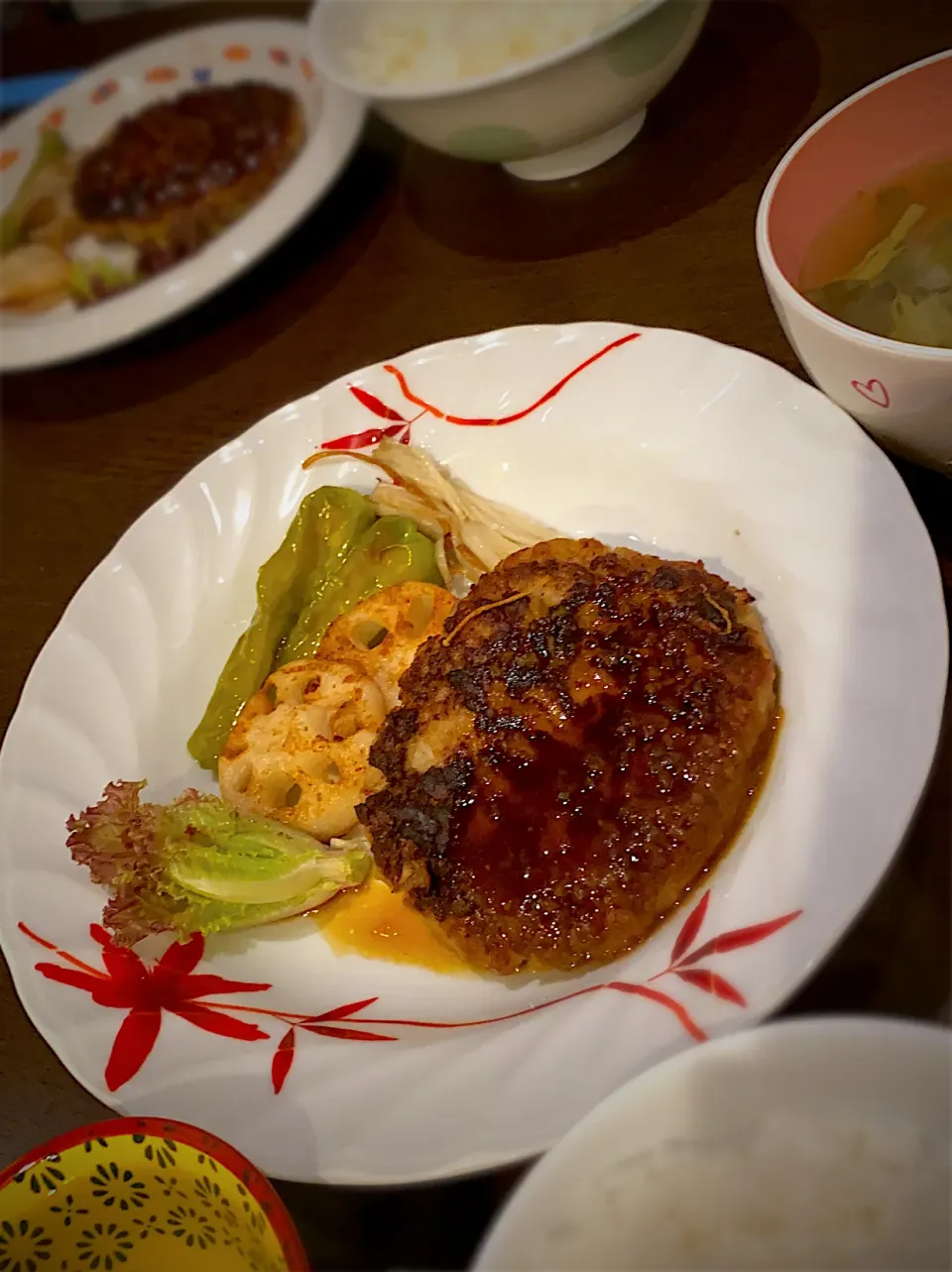 ハンバーグステーキ　蓮根と獅子唐えのき茸のソテー　ホースラディッシュ入り醤油味ソースがけ　法蓮草と豆腐のお味噌汁　煎茶|ch＊K*∀o(^^*)♪さん