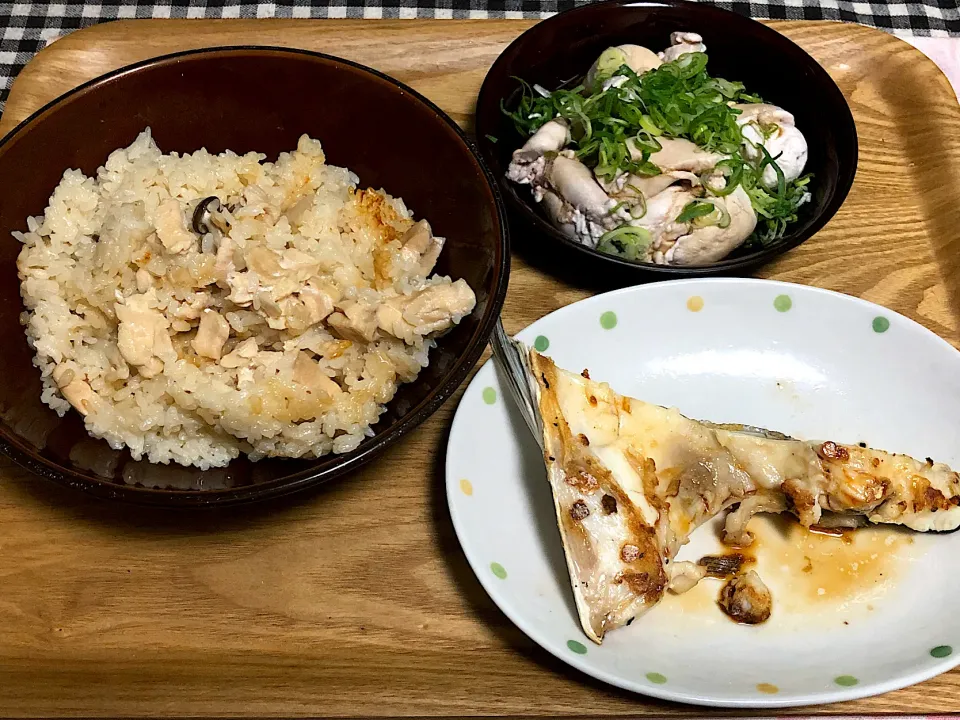 今日の夕食　☆鶏肉としめじの炊き込みご飯　☆かんぱちのかま焼き　☆鮭の白子ポン酢|まぁたんさん