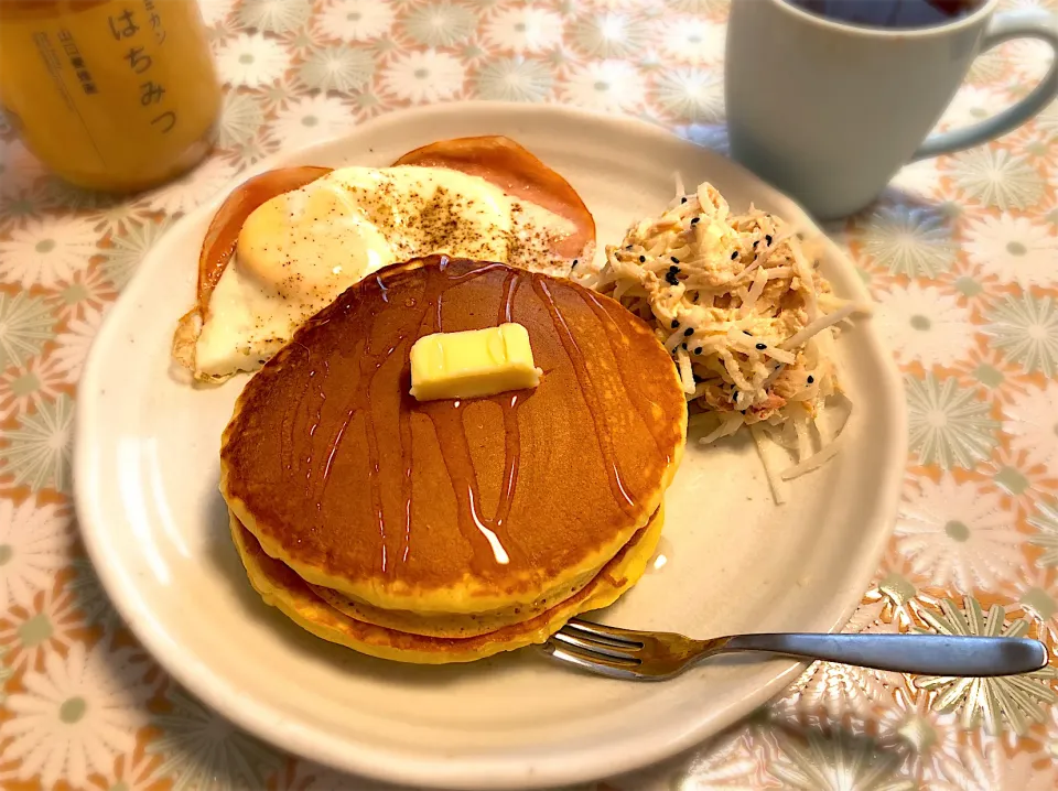 パンケーキとハムエッグのランチ🥚ツナと大根のサラダ|FKTMPさん