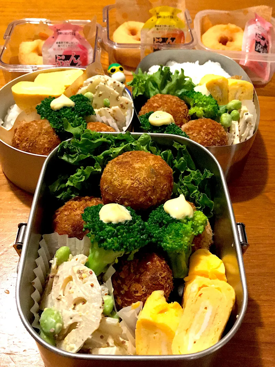 今日の男子女子高校生弁当🍱豚ミンチとほうれん草のチーズ肉団子フライ😊|サダさん