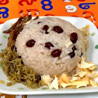 Sticky rice with crisps|Moe Moe Thandarさん