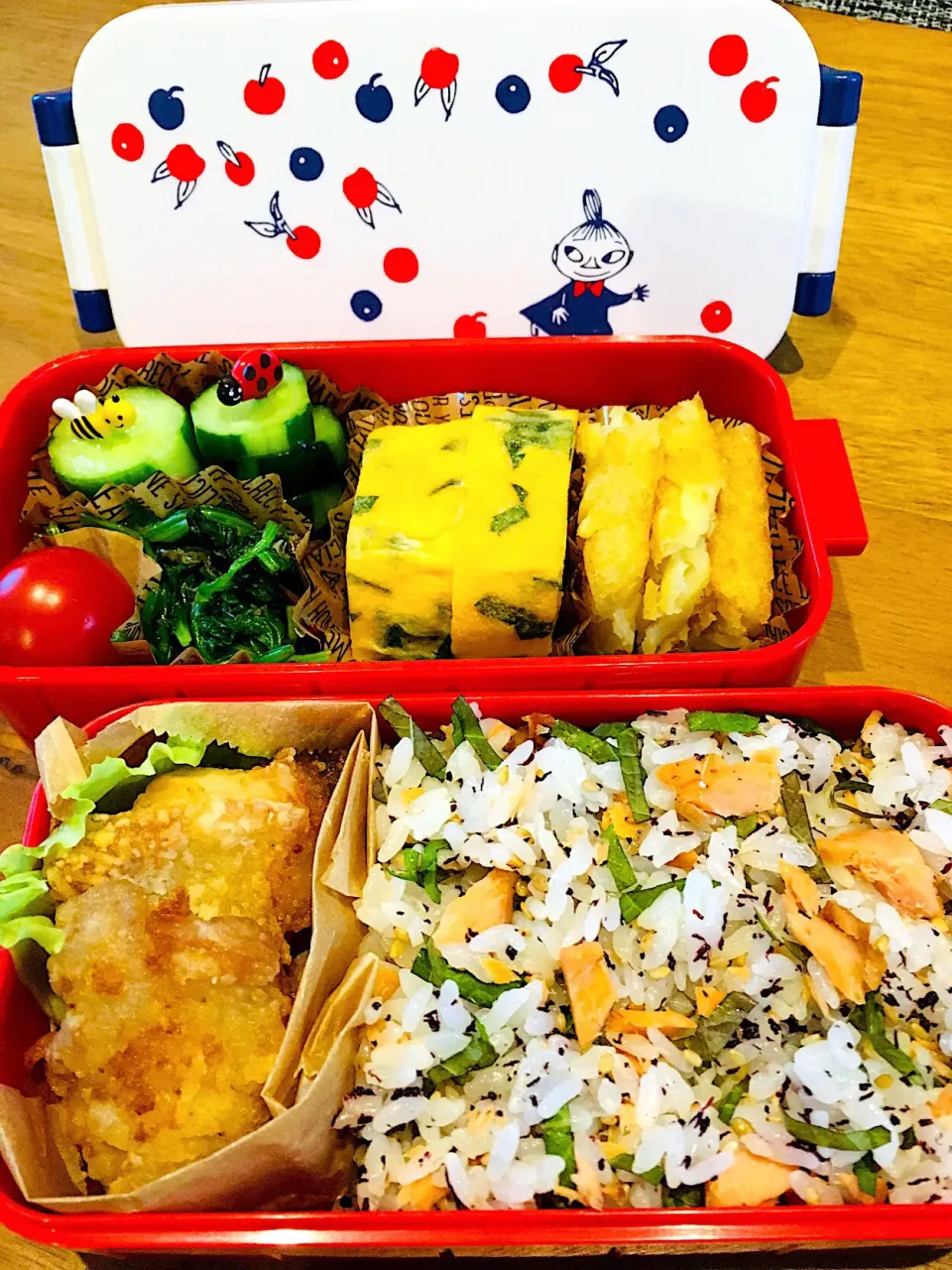 Snapdishの料理写真:長女っち社会見学お弁当   ごはんは、☆Chieco☆さんの料理 ☆紫蘇と鮭フレークと梅の混ぜご飯おにぎり です✨|ミッチ☆ママさん