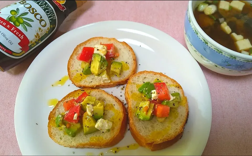 ☆今日の朝ごはん☆　カプレーゼと即席おみそ汁に+オリーブオイル|hamamaさん