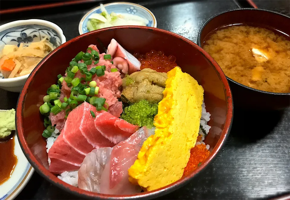 ねぎトロ海鮮丼|toshi,I🍴さん