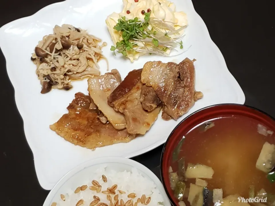 Snapdishの料理写真:豚ロースの照り焼き|Yukiさん