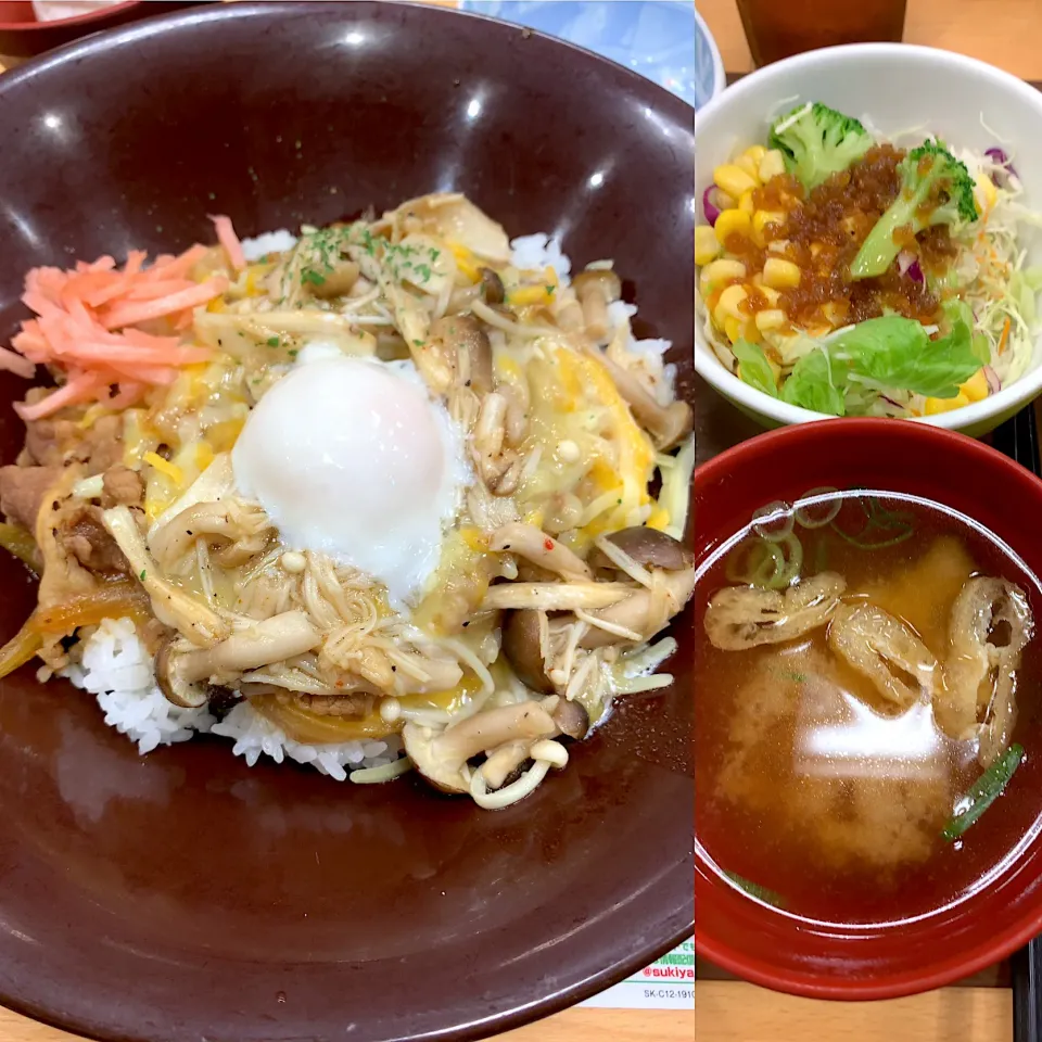 きのこペペロンチーノ牛丼🍄　チーズ🧀温玉MIX   サラダ味噌汁セット|るみおんさん