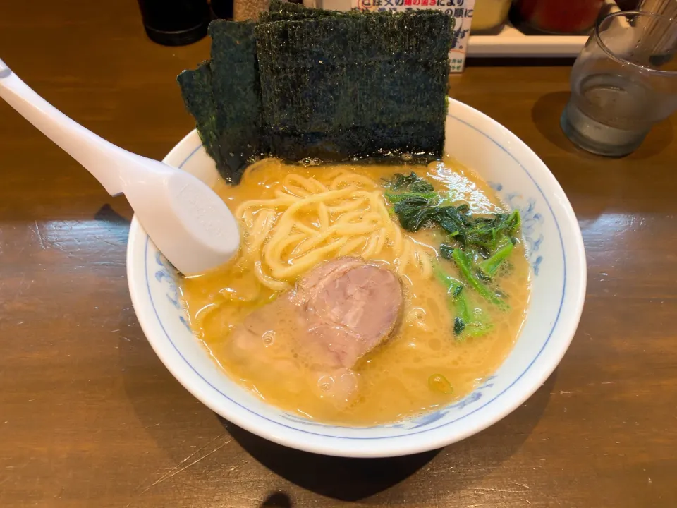 Snapdishの料理写真:ラーメン海苔増し麺固め🍜|chan mitsuさん