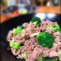 Snapdishの料理写真:牛肉とブロッコリーのオイスター炒め|mako*さん