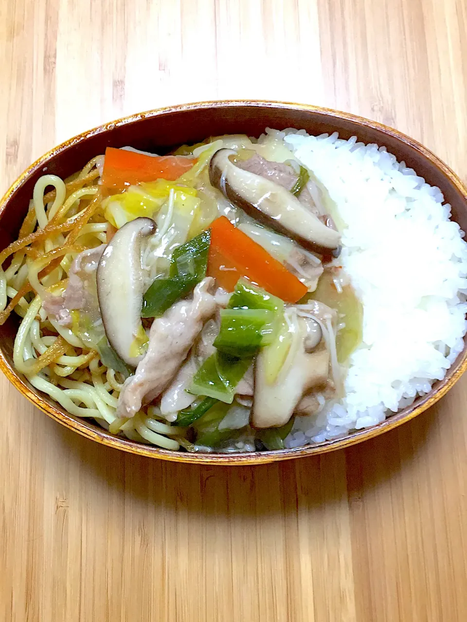 あんかけ焼そばと中華丼。|田中心さん