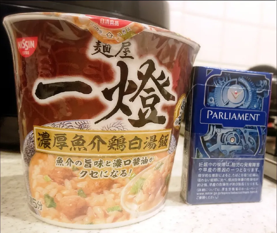 麺屋 一燈
濃厚魚介鶏白湯飯
#NISSIN#熱湯５分#258円(税込)
#小振りのラーメンかと勘違いして買ってしまったよ～
#スプーンが付いてて気がついた…💦
#酔っぱらい過ぎw
#炭水化物71.4gは怖すぎですー|GGGさん