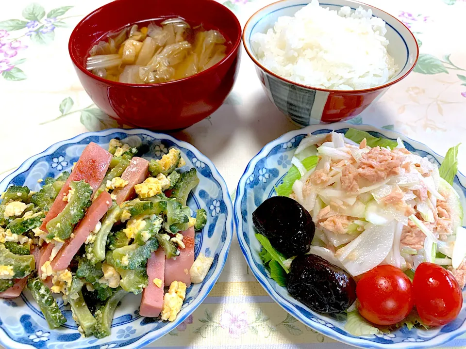 Snapdishの料理写真:朝ごはん、ゴーヤチャンプ、ツナサラダ|Isimura Hidekiさん