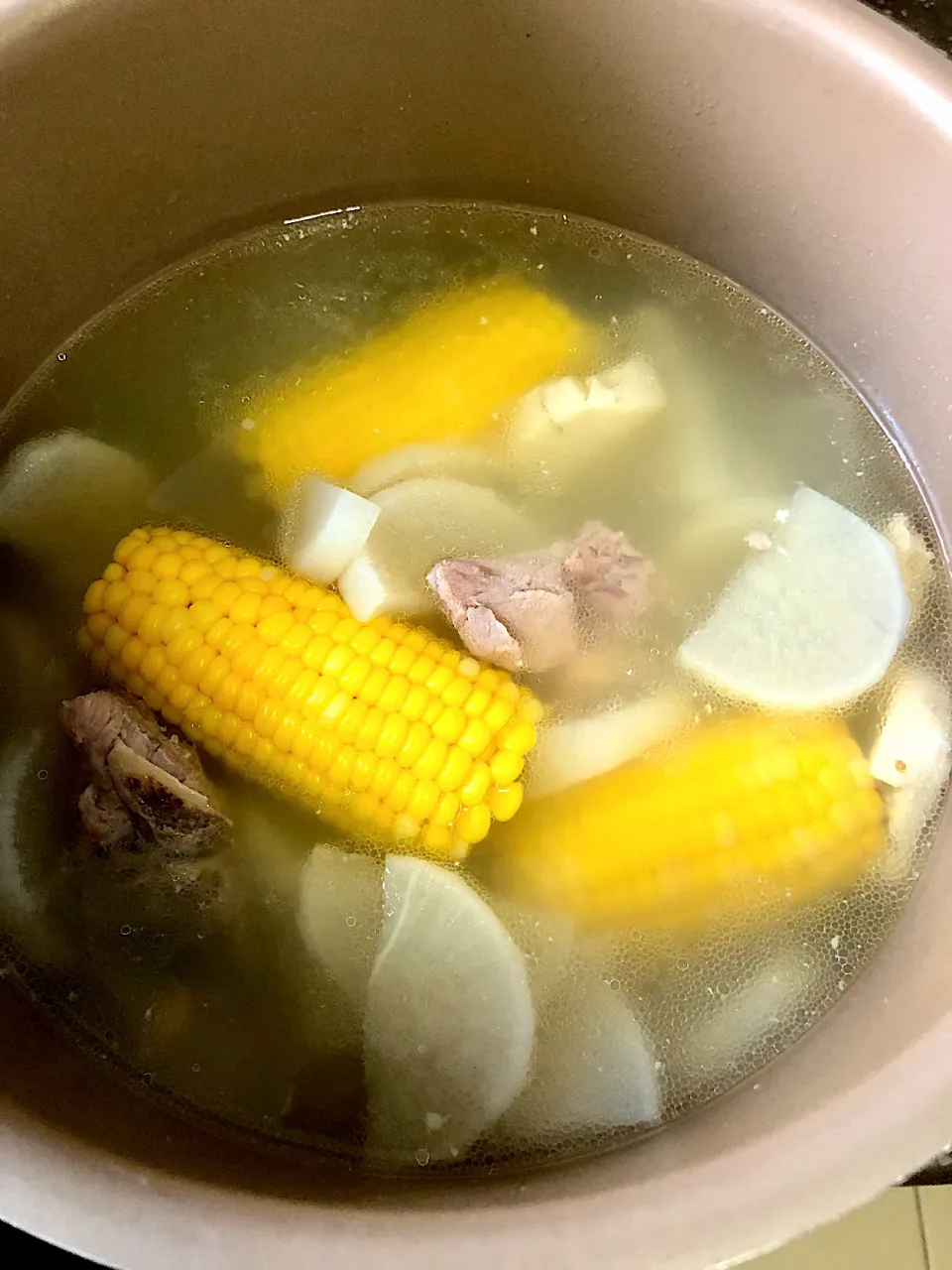 Pork Ribs Soup with Corn and White Raddish|Ivyさん