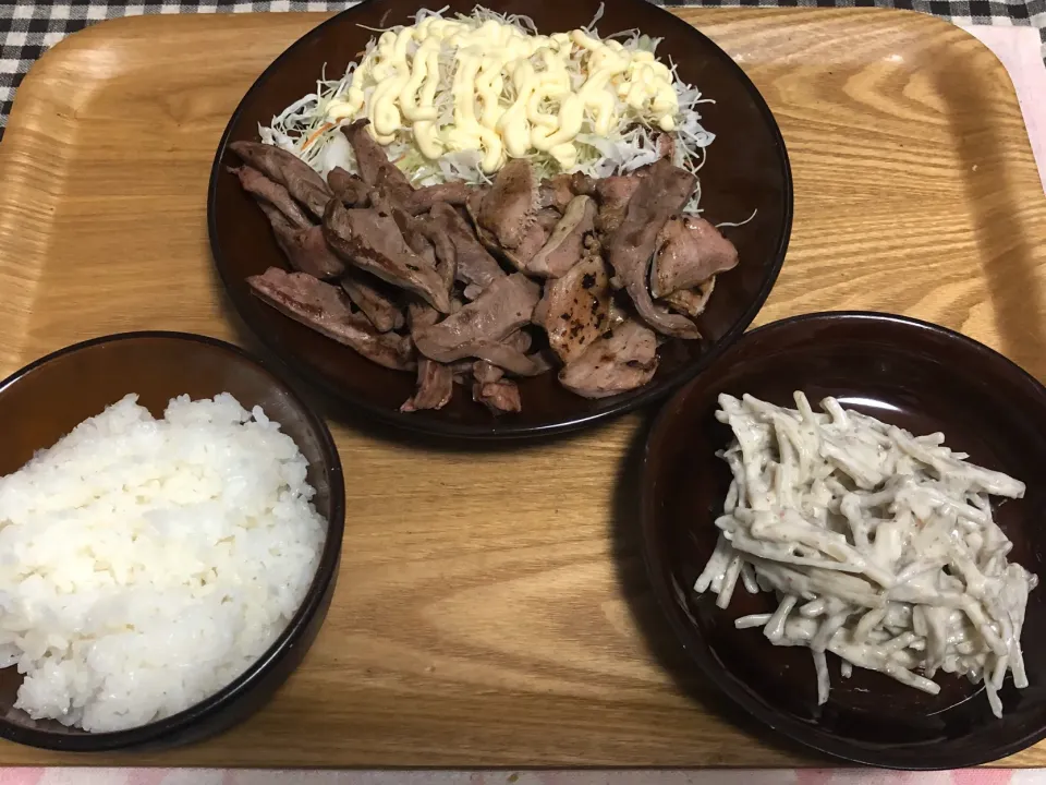 今日の夕食　☆豚ハツと豚タンの塩こしょう焼き　☆ごぼうサラダ|まぁたんさん