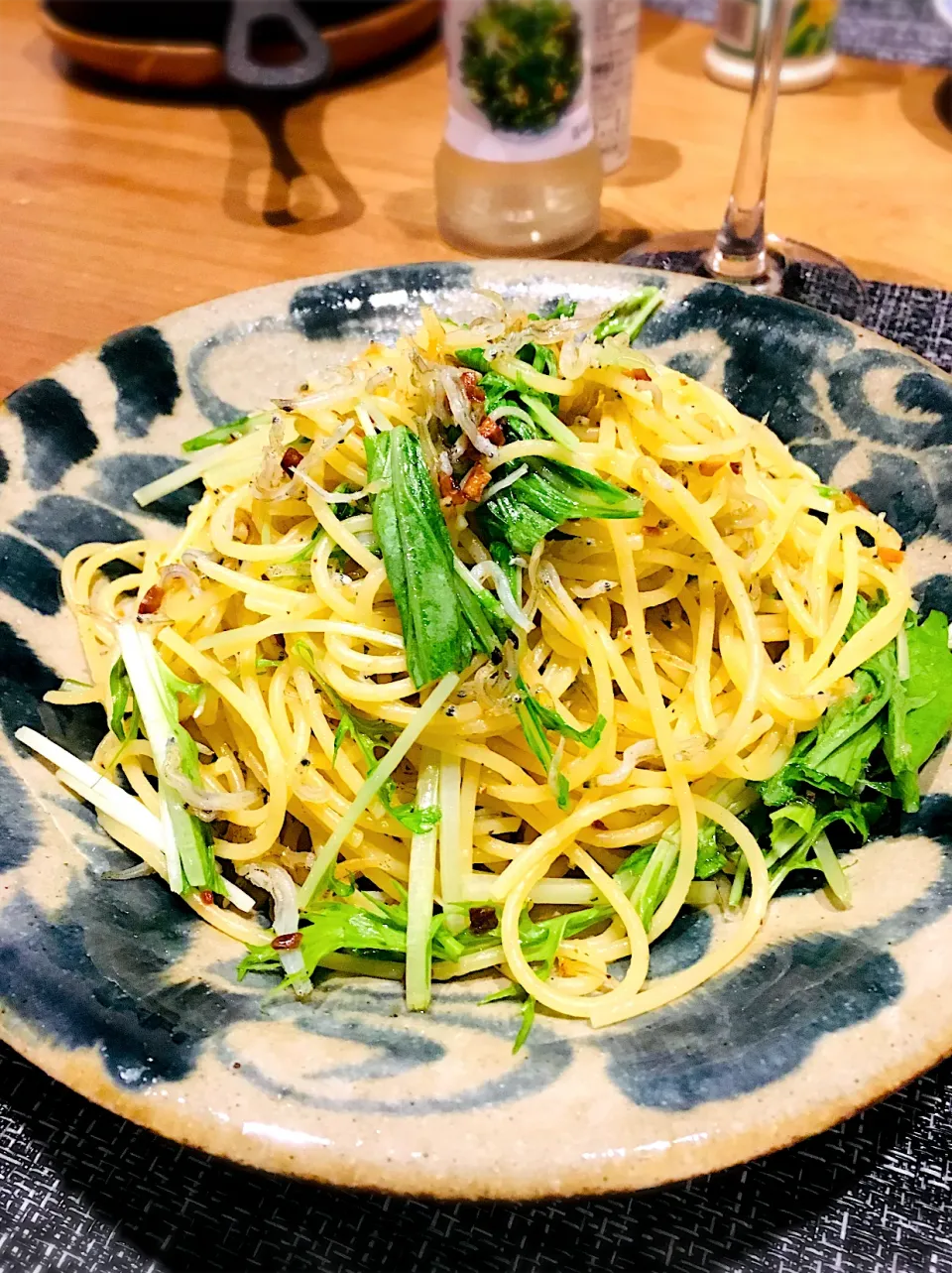 Snapdishの料理写真:今夜は 雑魚と水菜のペペロンチーノ✨|ミッチ☆ママさん