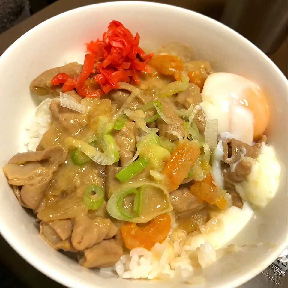 もつ煮込み丼|ごんこさん