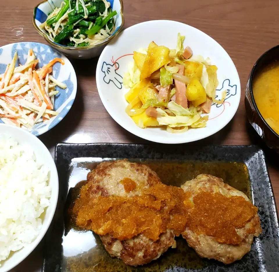 Snapdishの料理写真:◎ハンバーグ~おろしソース~、
◎ほうれん草とえのきのお浸し
◎ごぼうサラダ
◎じゃがキャベツとNewバーガーのコンソメ炒め|みーさん