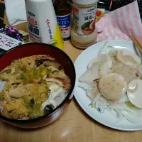 Snapdishの料理写真:きのことちくわの卵とじ丼
お豆腐のサラダです。|理絵さん