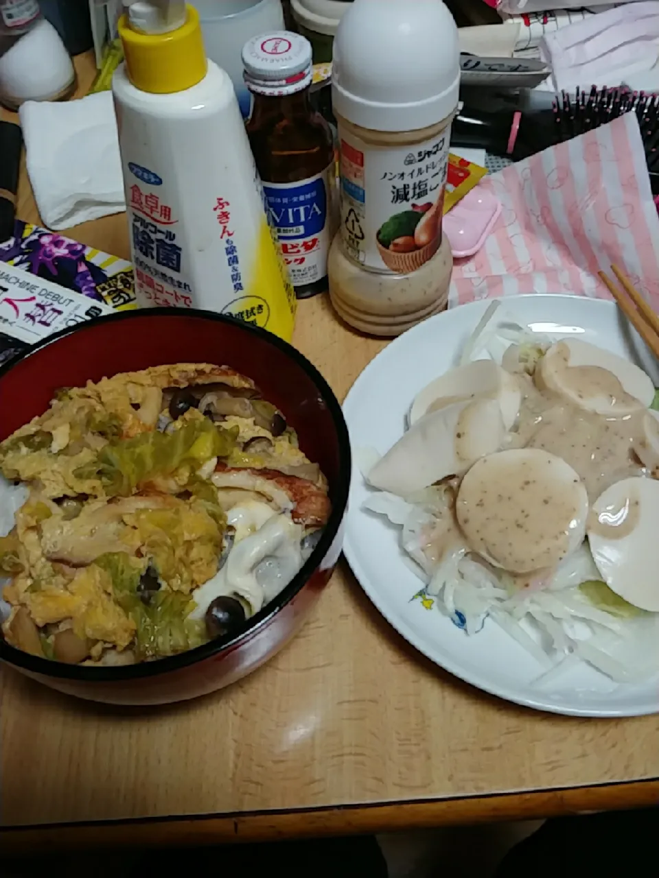 Snapdishの料理写真:きのことちくわの卵とじ丼
お豆腐のサラダです。|理絵さん